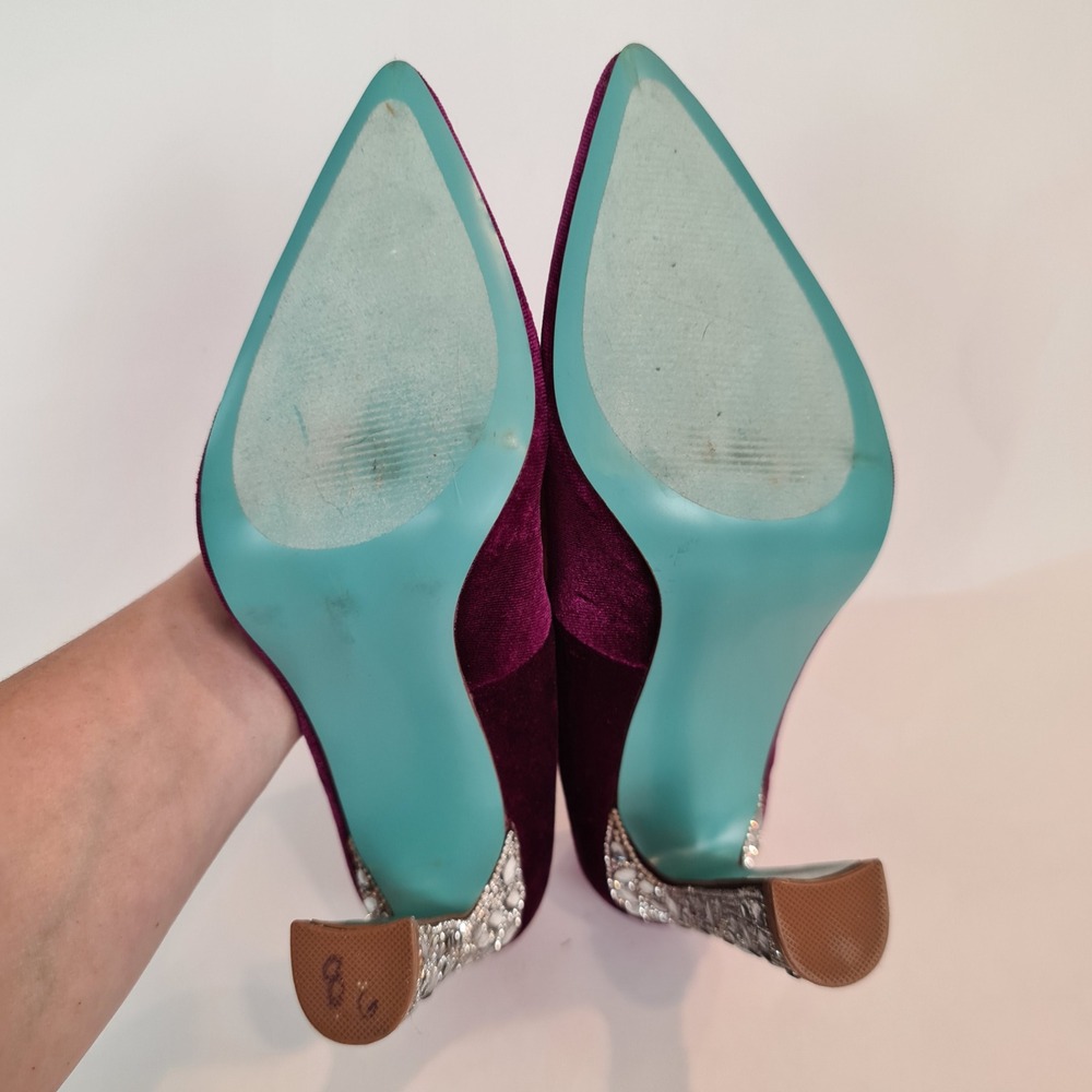 Betsey Johnson CORIE Magenta Velvet Crystal Embellished Block Heel Pumps 9M Prom - Picture 6 of 8